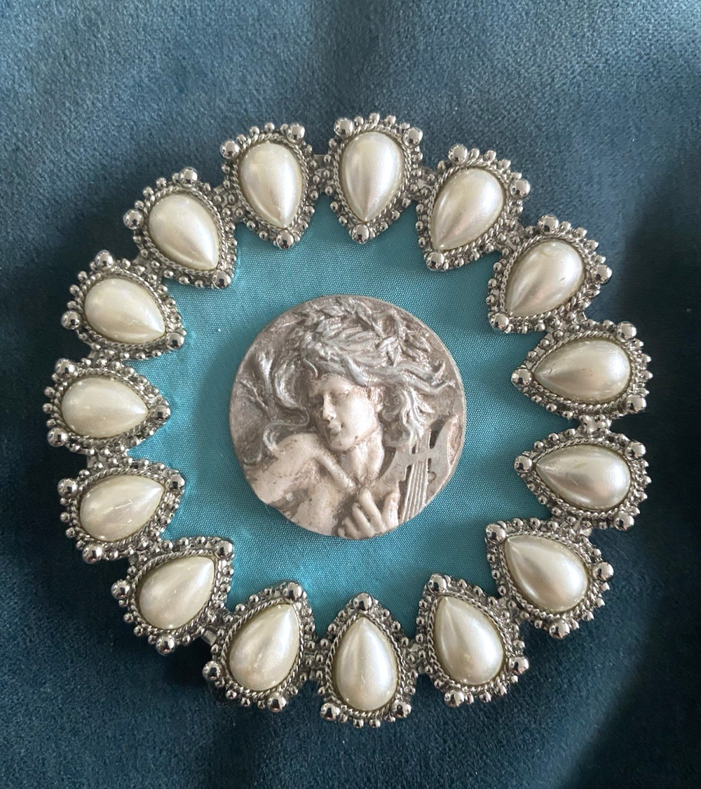 Grand Tour Intaglio Cameo Art Nouveau Orpheus in Faux Pearl Frame 3.75" dia.